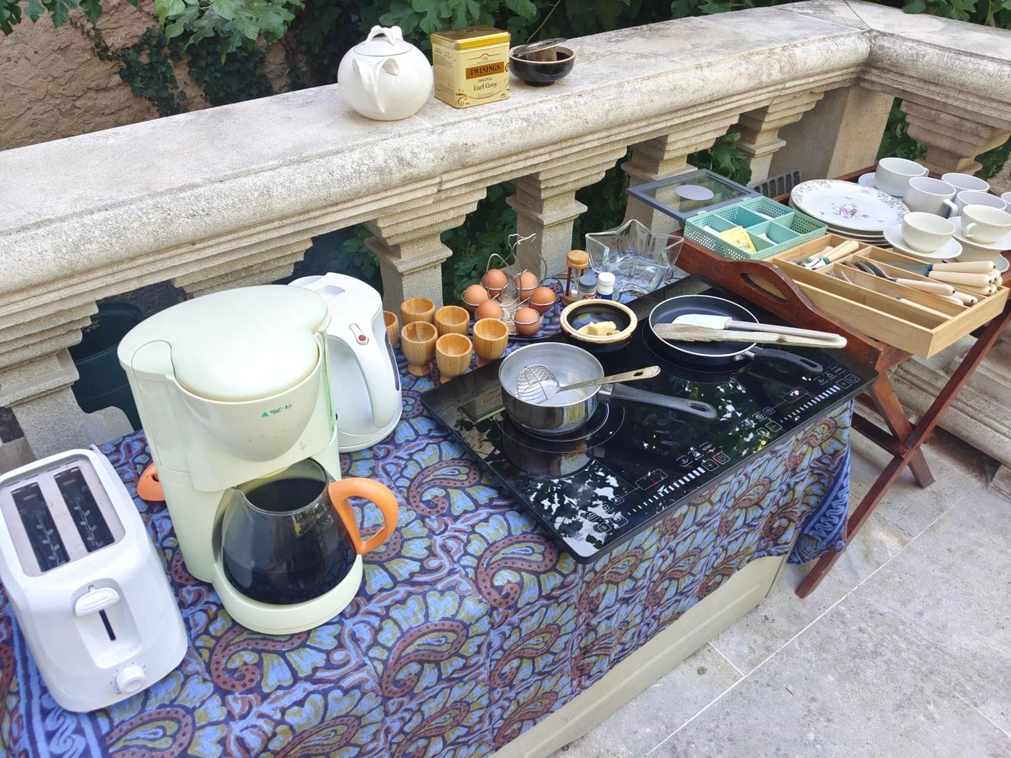 Rue Du Chateau A Cabrieres D'Avignon Bed and Breakfast Exterior foto
